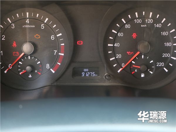 白色海马福美来，大方时髦，扎实稳健