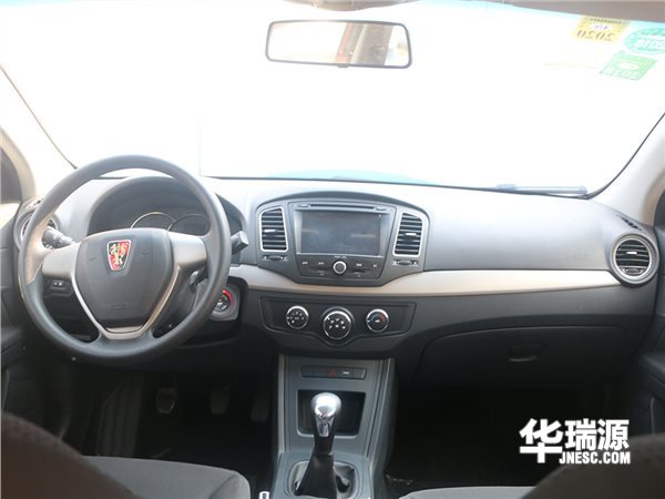 2015款荣威350，表显真实公里数少，车子的状况好值得入手